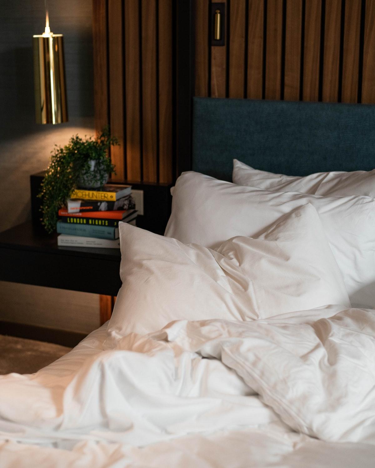 Middle Eight - Covent Garden - Preferred Hotels And Resorts Londra Esterno foto A bed with pillows