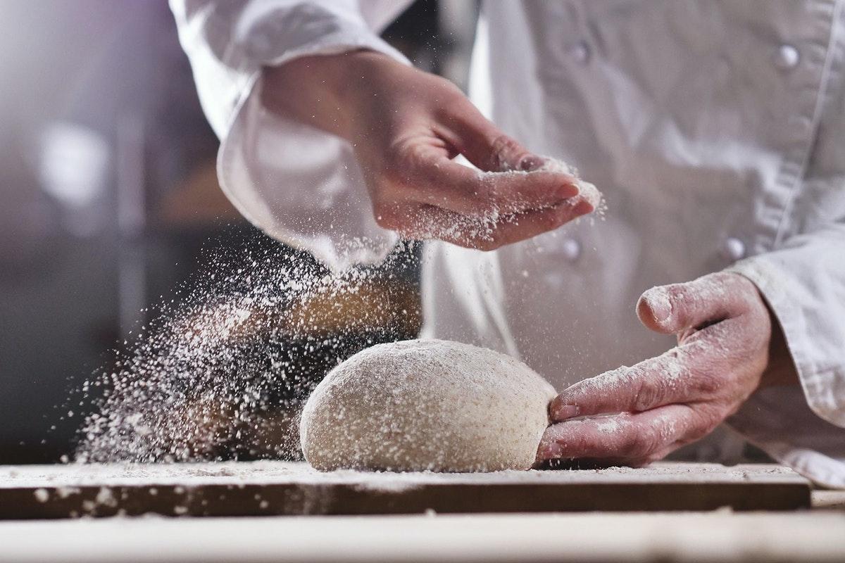 Middle Eight - Covent Garden - Preferred Hotels And Resorts Londra Esterno foto Baker dusting a ball of bread dough with flour