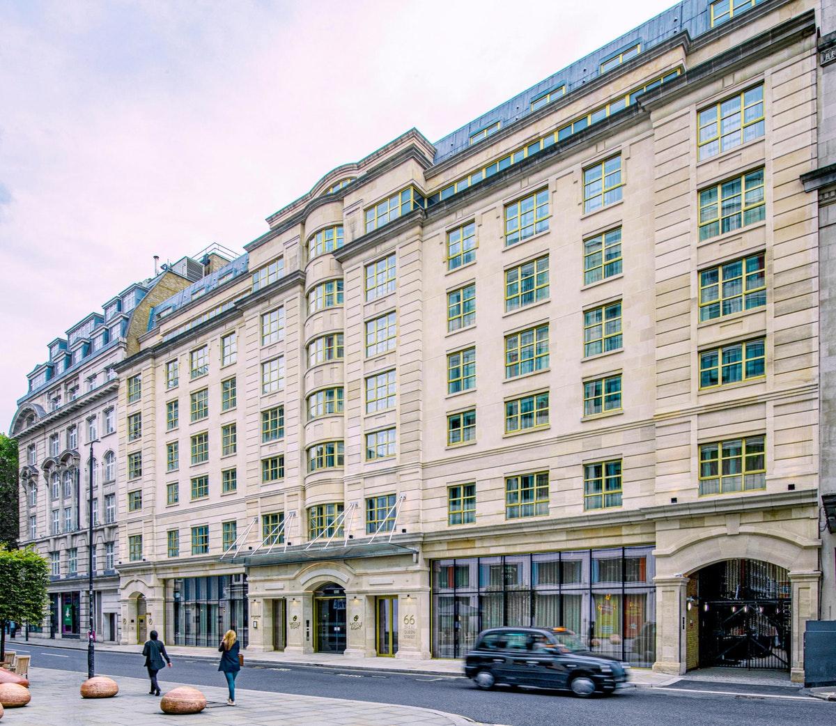 Middle Eight - Covent Garden - Preferred Hotels And Resorts Londra Esterno foto The photo shows a large, multi-story building with a classical architectural style. The facade features a mix of light-colored stone and large windows, giving it a sophisticated appearance. The building has several levels with prominent horizontal li